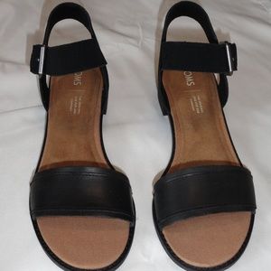 TOMS Women's Camilia Sandal